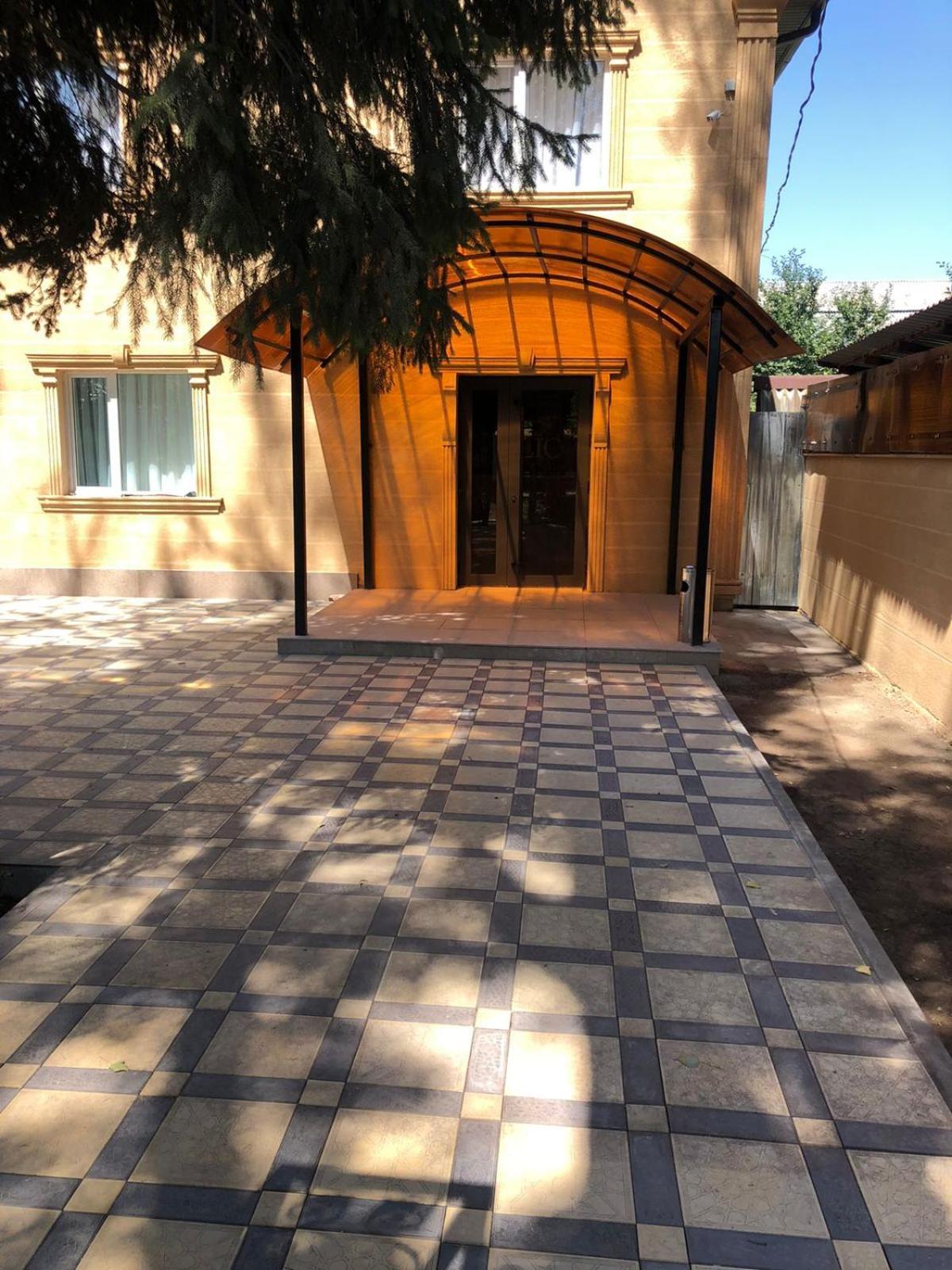 Hotel Lion Almaty Ngoại thất bức ảnh